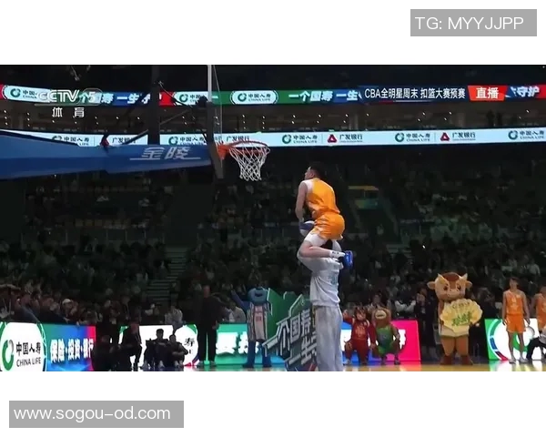 怪物级表现文班在空中接球扣篮展现惊人力量与技巧视觉冲击力十足